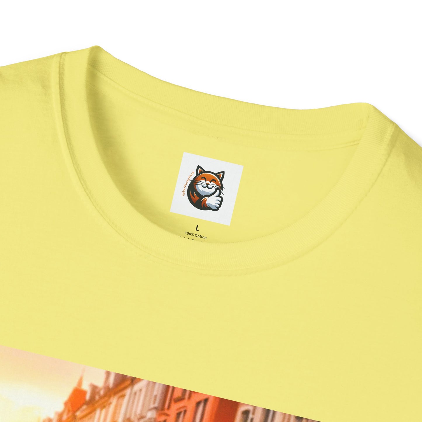Scottish Fold tiny car T-Shirt